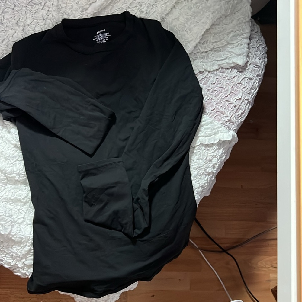 SKIMS FITS EVERYBODY SIZE SMALL IN BLACK LONG SLEEVE TSHIRT NEW WITHOUT TAGS - Picture 3 of 3